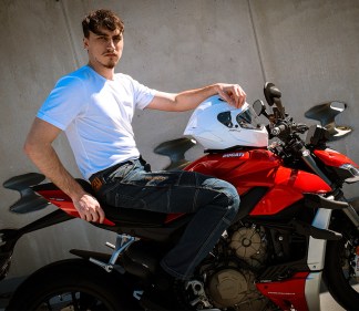 mandoubleblue-14-1747820274